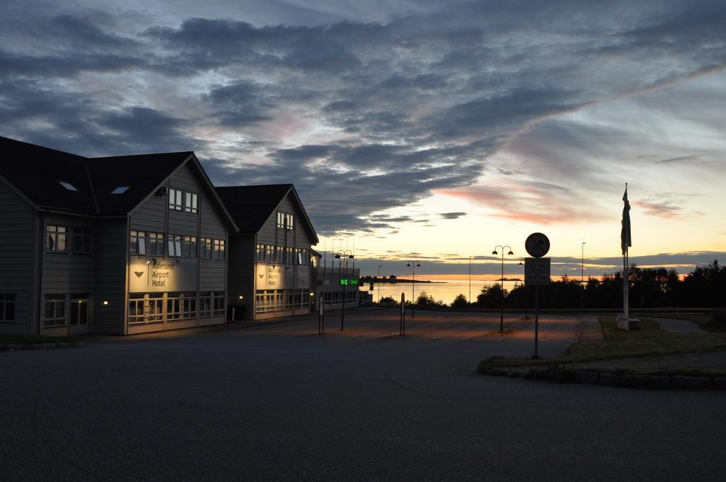 Aalesund Airport Hotel Ytterland Esterno foto