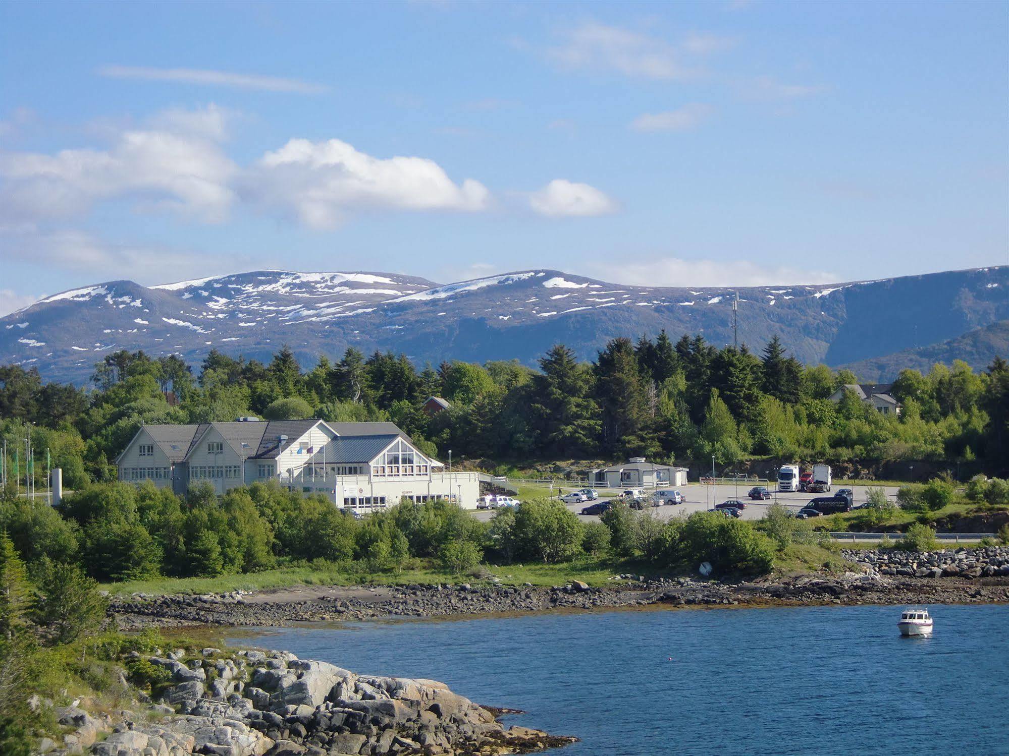 Aalesund Airport Hotel Ytterland Esterno foto