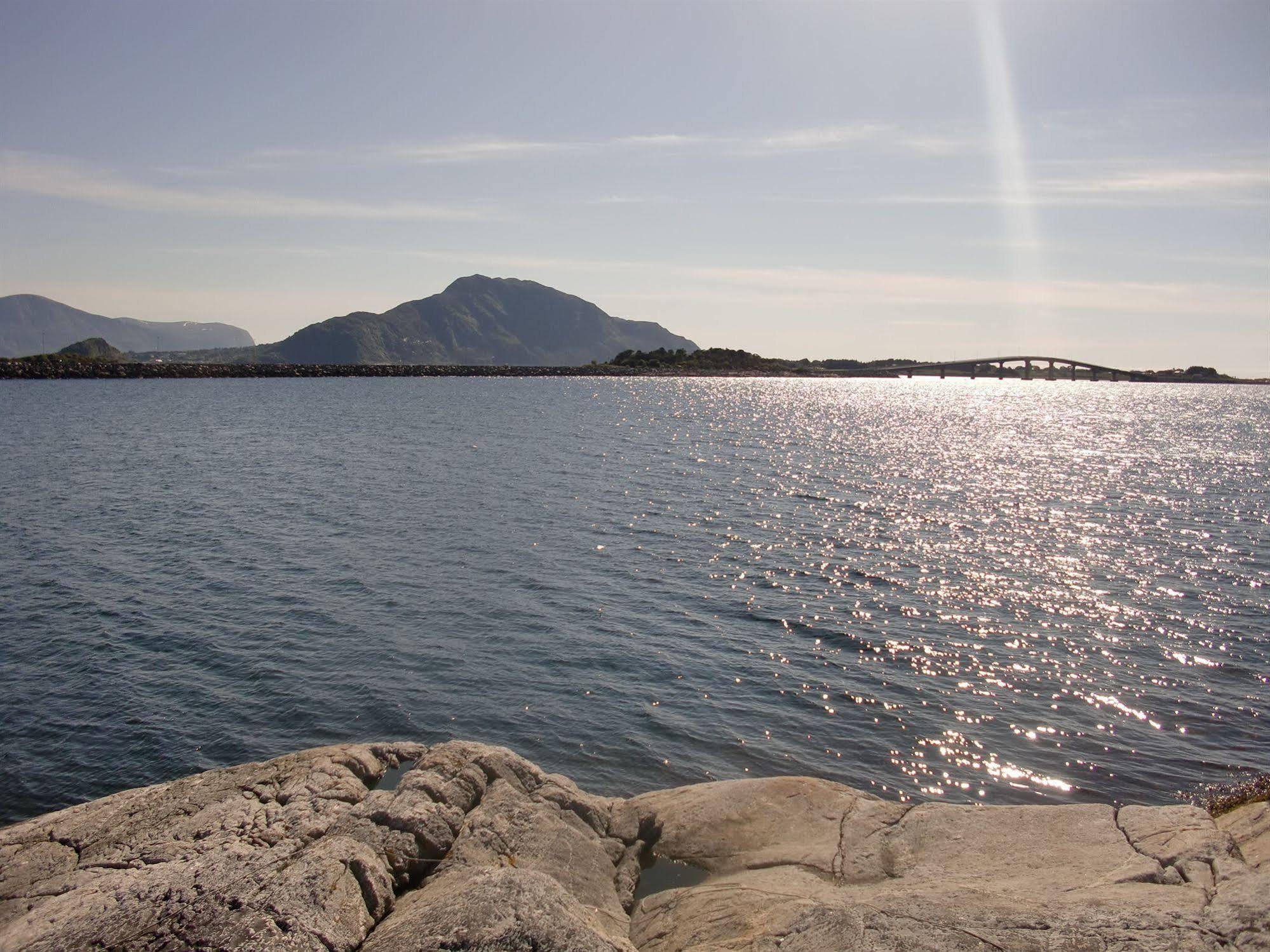 Aalesund Airport Hotel Ytterland Esterno foto